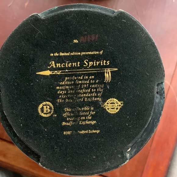 The Bradford Exchange 2007 "Ancient Spirits" 15" Vase Retired animal‎ brown - Picture 7 of 10